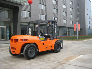 Chariot élévateur à moteur diesel Dongfeng Cummins 12T